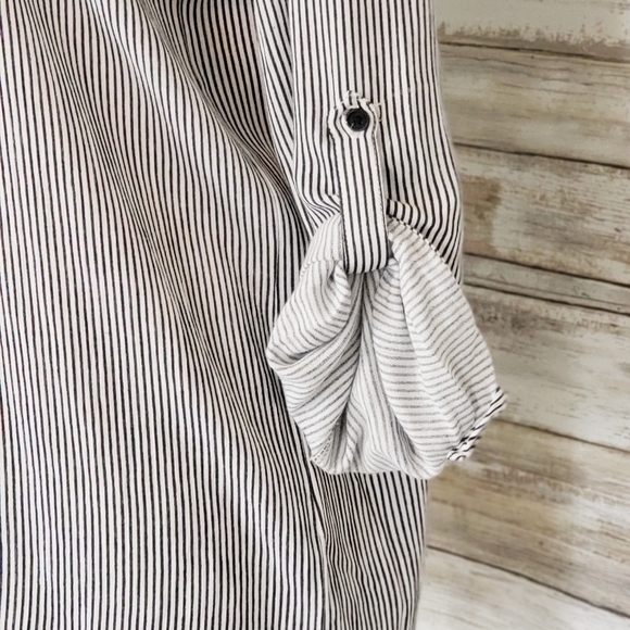 Cupcakes and Cashmere Crossover Back Hi Low Hem S - Picture 4 of 12